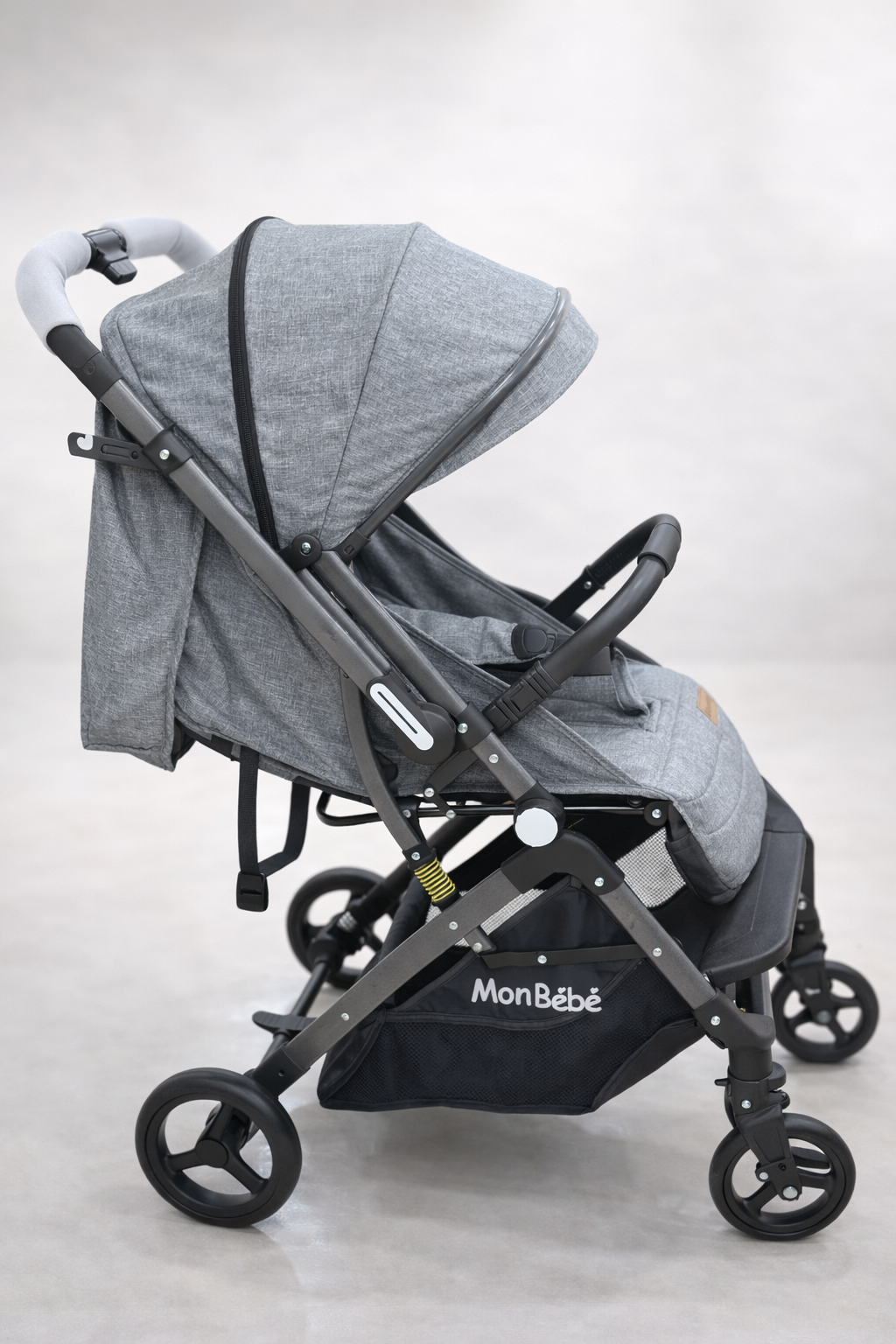 MonBébé – Poussette Compacte avec Harnais 5 Points & Canopy Protecteur